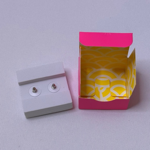 Origami Owl White Daisy Earrings NWT - Picture 2 of 5